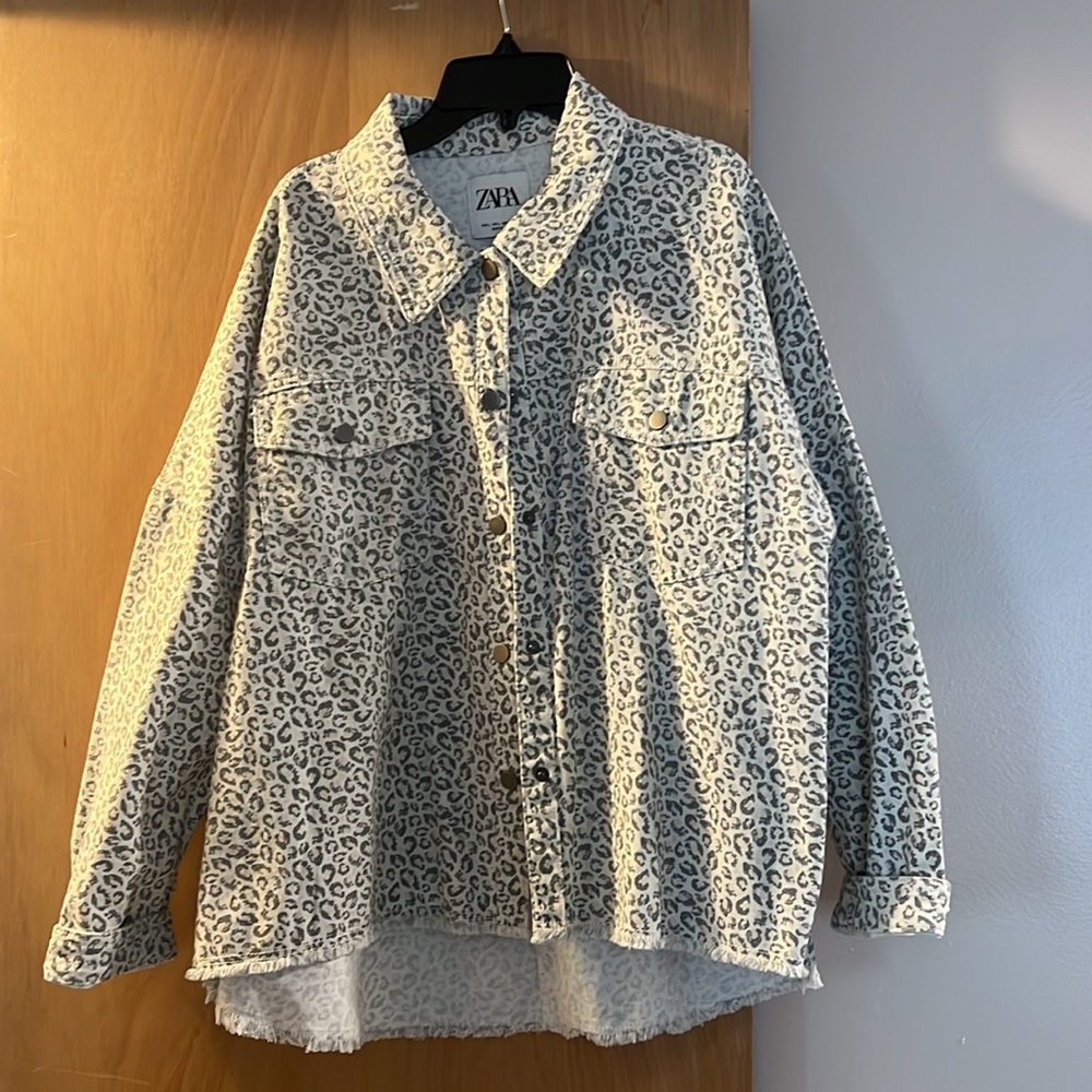 Zara cheetah print jacket with ruffled detail. Size L. Never worn